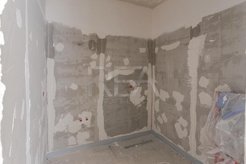 Apartament cu 3 camere semidecomandat în Matei Voievod