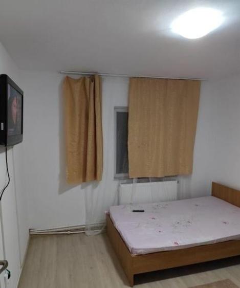Apartament 2 camere decomandate zona KM 5 - 4
