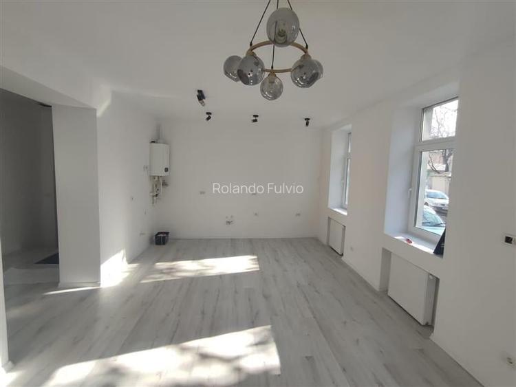 Vanzare garsoniera renovata 2025, in Vila, Mantuleasa