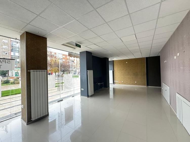 Spațiu comercial de închiriat cu vitrină de 12 m în zona Miorița - 5