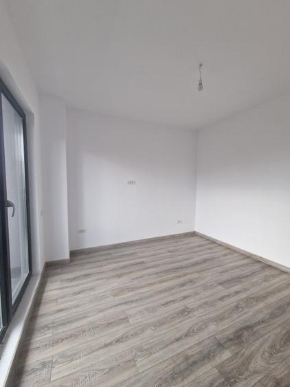Decebal - Unirii -  Bloc nou - Apartament 3 camere - terasa - 2 grupuri sanitare - 21