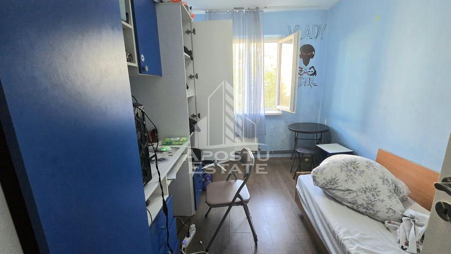 Apartament cu 4 camere, etaj intermediar, zona Dacia - 10