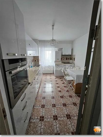 De inchiriat apartament cu 3 camere, zona Centru - 1
