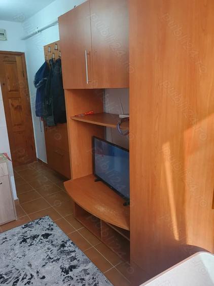 Inchiriez garsoniera 100 euro + 100 comision - 1 persoana - 5