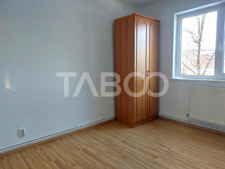 Apartament 2 camere decomandate 35 mp parter zona Stejarului Cisnadie - 2