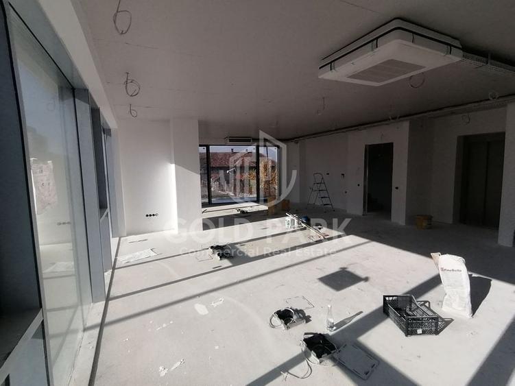 Spatiu de Birouri/Cladire de Birouri-Zona Europa-Garaj/Parcari/Curte - 8