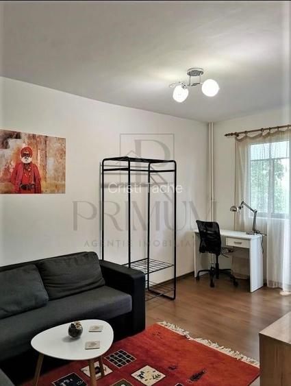 Apartament cu 4 camere decomandat în Dacia