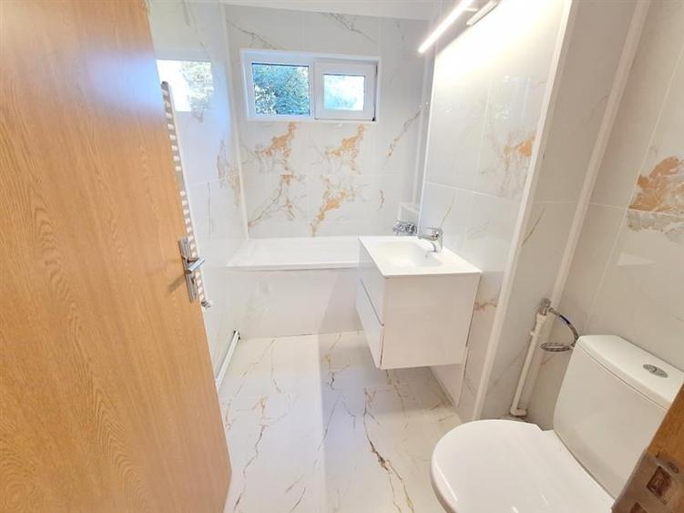 Apartament 3 camere, Renovat 2025, cu 2 balcoane,Bacau - 11