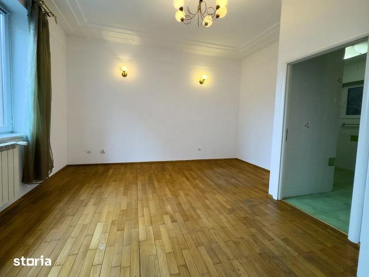Casă cu 5 camere cu Teren 140 Mp în Ultracentral