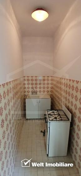 Casa in zona semicentrala, singur in curte, acces auto, spatiu mare de parcare - 7