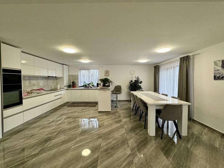 Casă Spațioasă de V&acirc;nzare &icirc;n Ghimbav | Două Apartamente | Teren 579 mp - 5