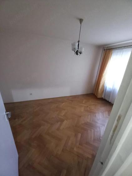 ETAJUL 2 ,ap.2 camere semidecomandat Cibinului 59500 - 9