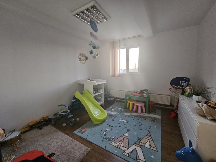 Imobil P+2E+M, cu spațiu comercial, zona Spitalul Județean, comision 0% - 26