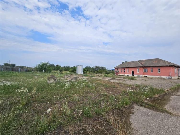 TEREN DE VANZARE INTRAVILAN IN ZONA INDUSTRIALA 10000 mp Onesti - 2