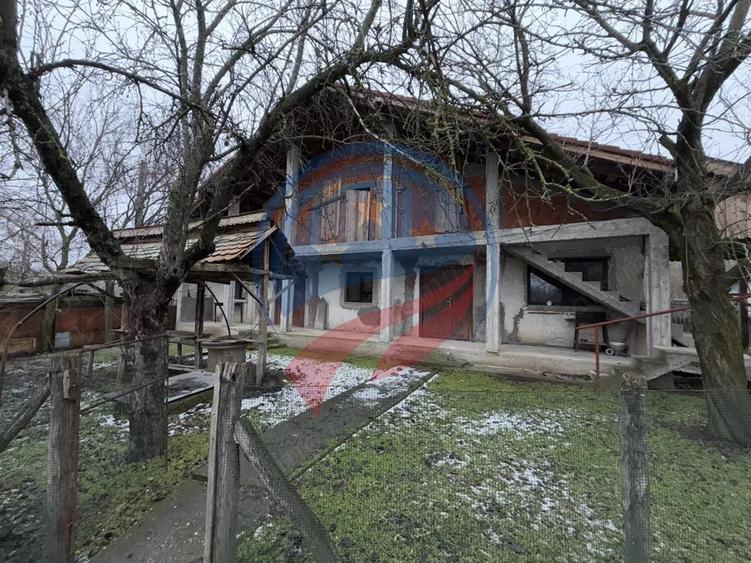 CASA CU TEREN 2500 MP LA 23 KM DE CRAIOVA CU TEAVA DE GAZE - 11