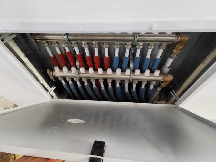 Casă cu 4 camere în Vânători
