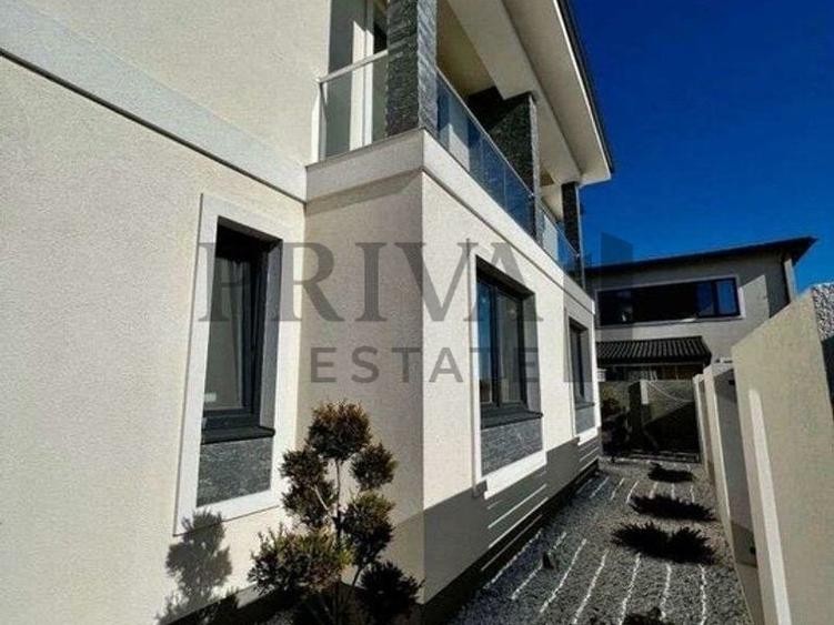 1/2 Duplex 124 mp utili + 330 curte. Dormitor parter,Bucatarie închisă - 1