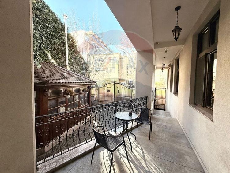 DE INCHIRIAT Spațiu comercial  100mp în zona P-ta Victoriei - 22