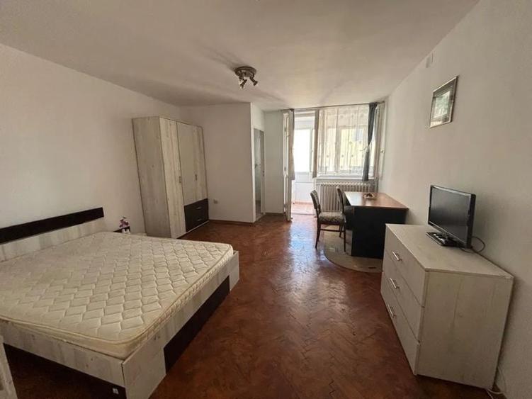 Garsonieră decomandată în Take Ionescu
