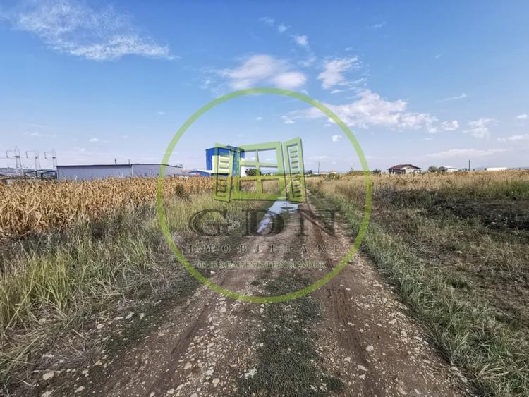 Teren intravilan de vanzare in Osorhei, 5.840 mp, cu front 3 fronturi stradale. - 2