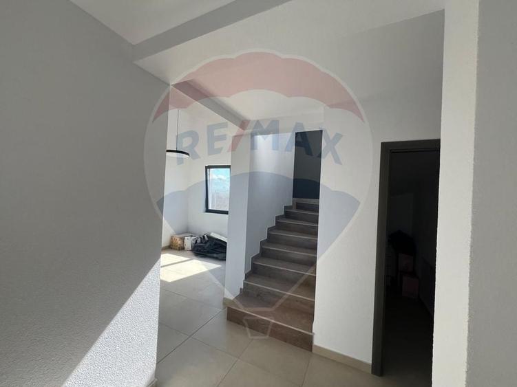 Casa / Vila cu 5 camere de vanzare in zona Exterior Nord - 10