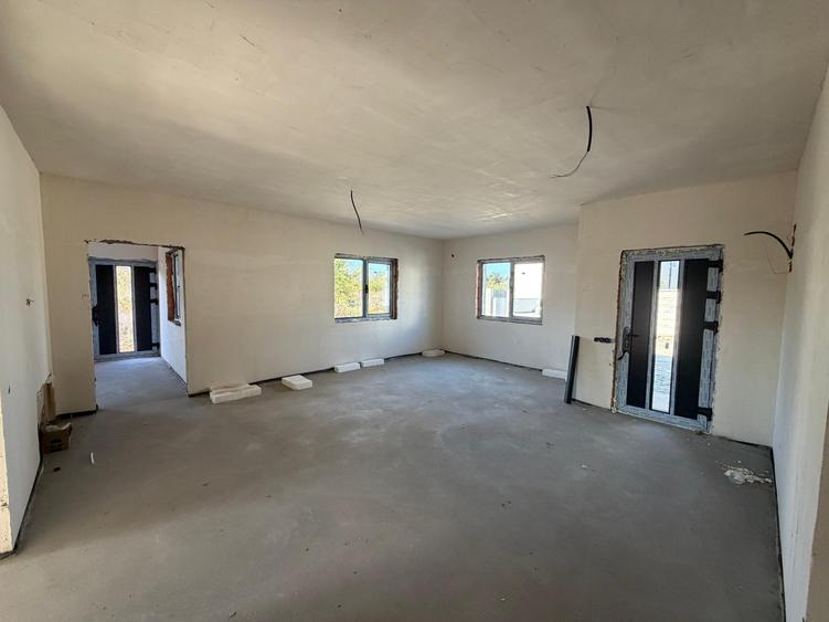 FARA COMISIOANE casa cu 4 camere 2 bai incalzire pardoseala curent 380v asfalt - 11