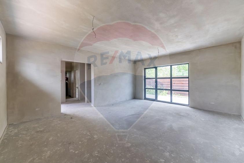 Casa intr-un complex nou de 6 case insiruite, 4 camere  zona centrala - 11