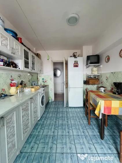 Apartament cu 4 camere semidecomandat în Câmpia Turzii