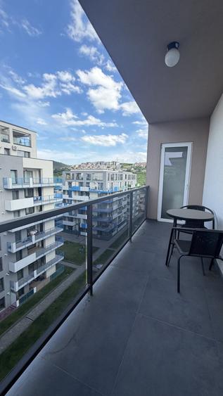 Apartament cu 3 camere semidecomandat în Florești