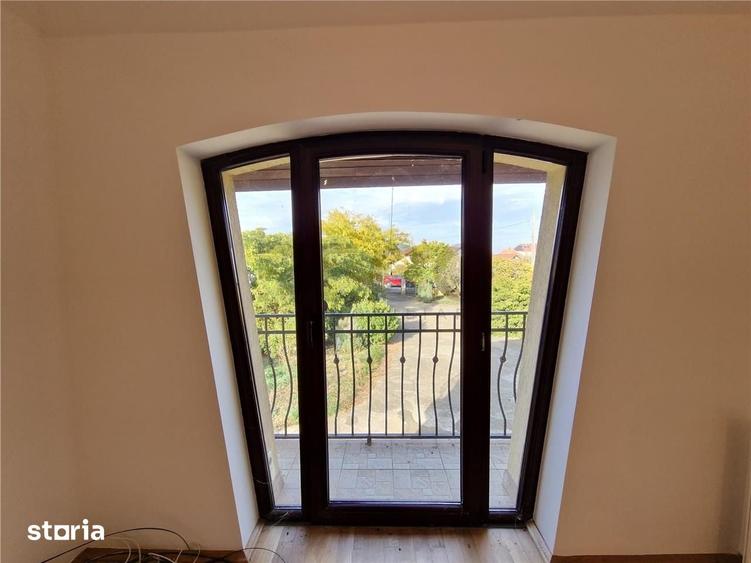 Casă cu 8 camere cu Teren 2756 Mp în Sântandrei