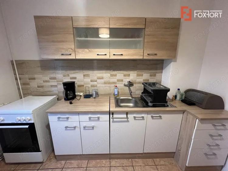 Apartament cu 4 camere semidecomandat, mobilat în Girocului