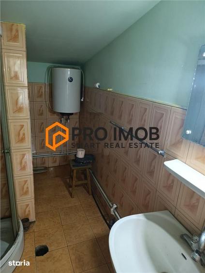 Casă cu 4 camere semidecomandat cu Teren 1553 Mp în Merei