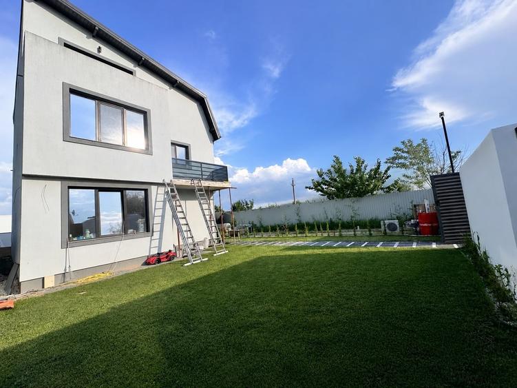 Duplex cu 4 camere cu Teren 200 Mp în Central