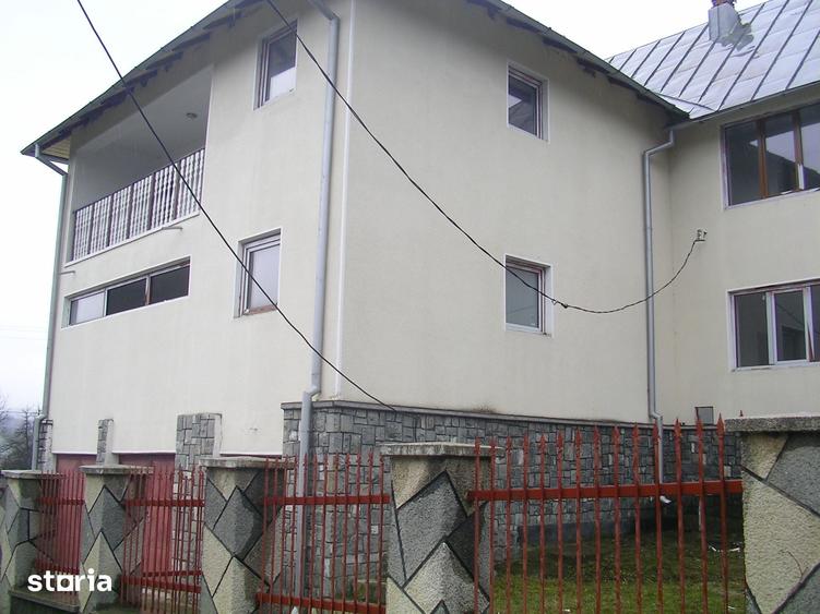 Casă cu 6 camere cu Teren 522 Mp în Central