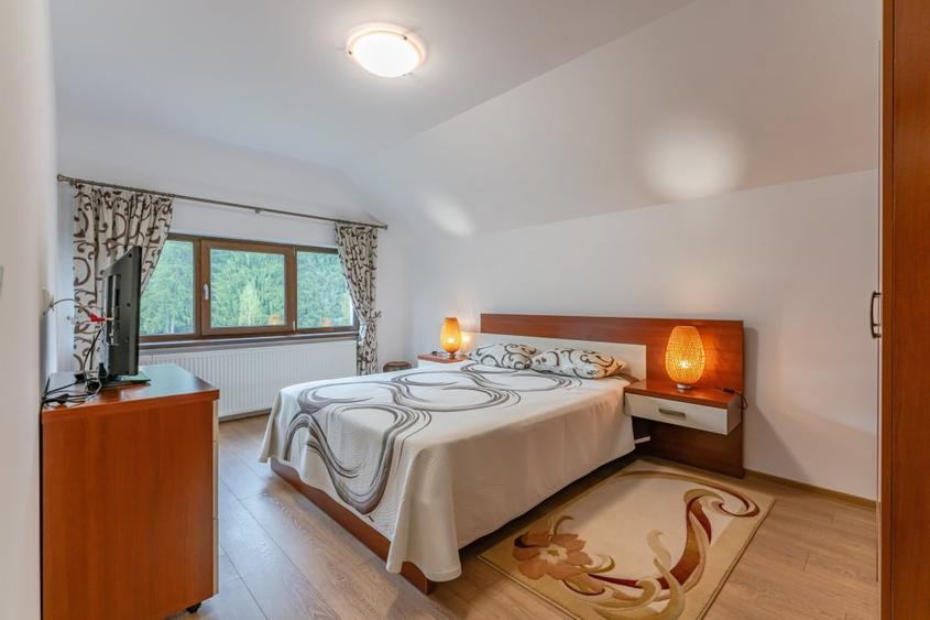 Casă individuală cu 5 camere cu Teren 1300 Mp în Predeal