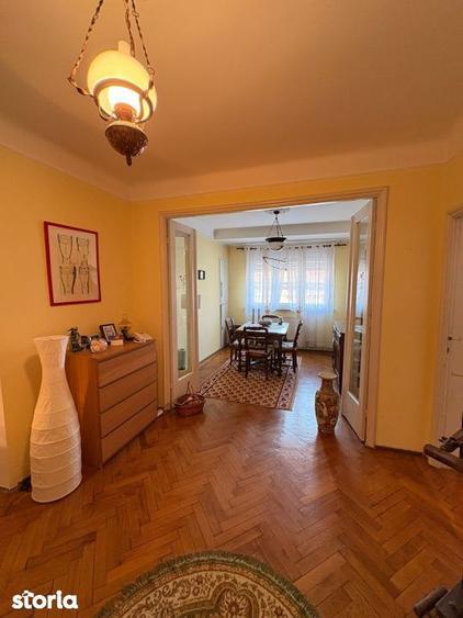 Apartament cu 5 camere, mobilat în Moșilor