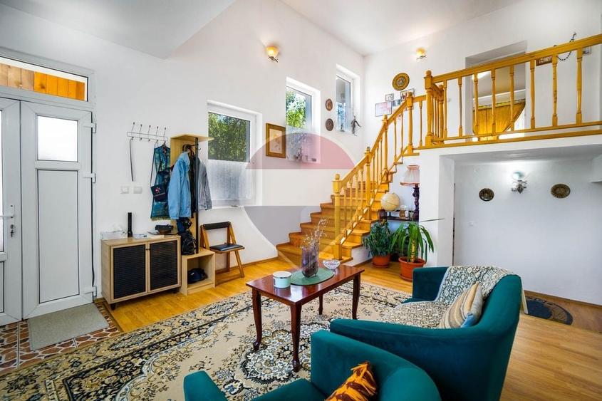 Casă individuală cu 6 camere cu Teren 2794 Mp în Bunești
