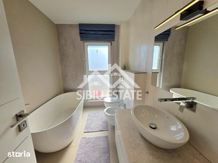Apartament cu 4 camere în Central
