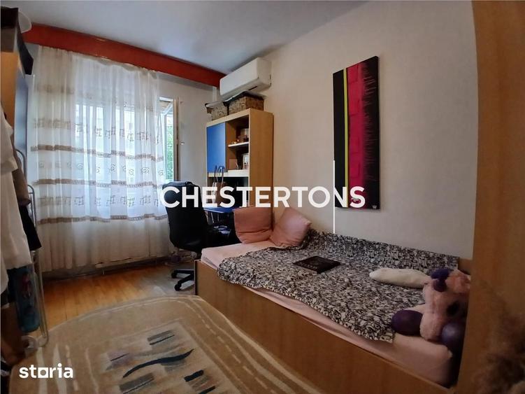 Apartament cu 4 camere semidecomandat în Berceni