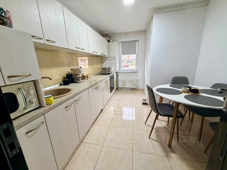 Apartament cu 3 camere decomandat, mobilat în Sud