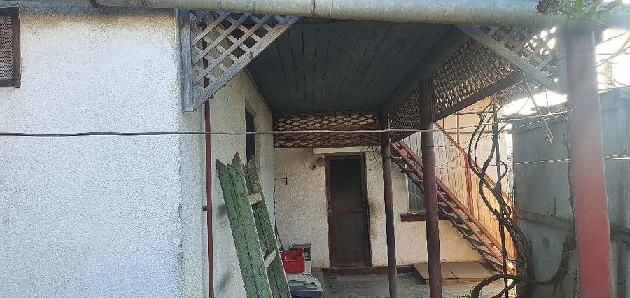 Casă cu 2 camere cu Teren 3000 Mp în Central