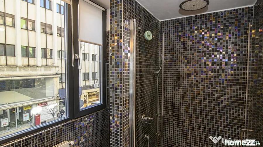 Apartament cu 5 camere semidecomandat în Calea Victoriei
