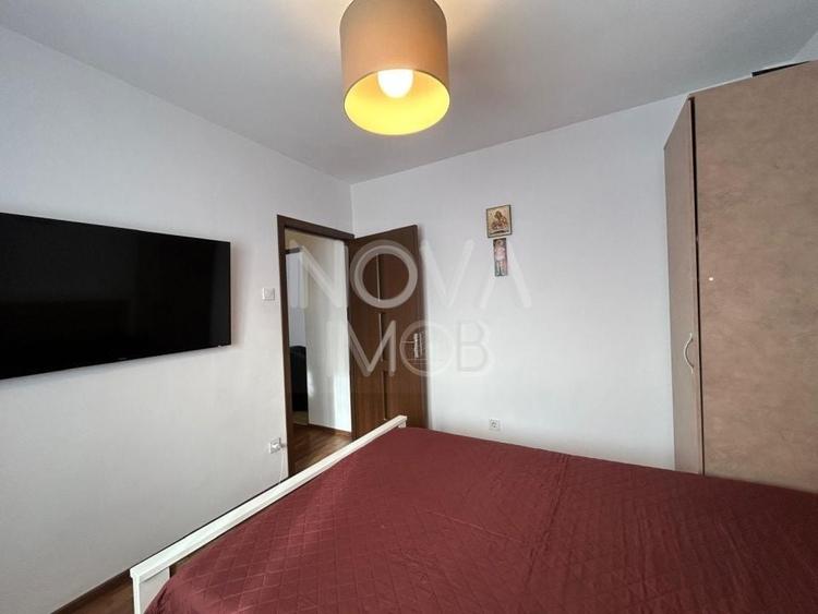Apartament cu 3 camere semidecomandat în Turnișor