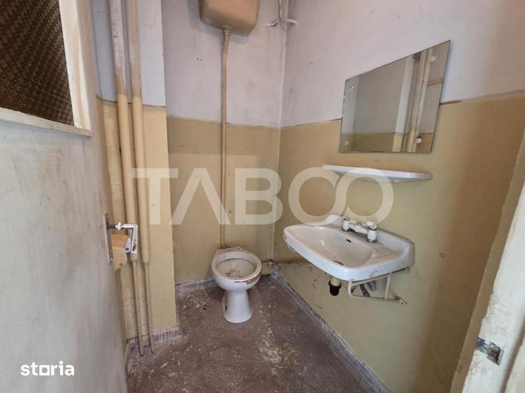 Apartament cu 3 camere semidecomandat în Central