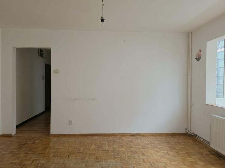 Piața Astra apartament 2 camere etaj 2/4 cu balcon - 2