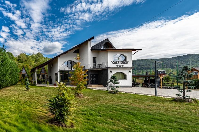 Vila turistica cu 8 camere + casute A-frame, teren 5575 mp Calimanesti, VL - 1