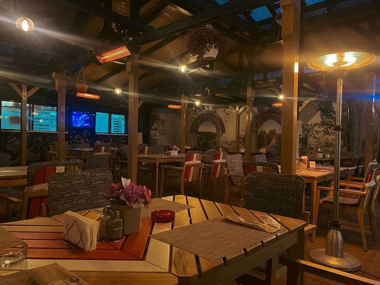 Spatiu Comercial - NITU VASILE Stradal; Echipat pentru Restaurant cu Terasa partial acoperita 140 mp. - 2