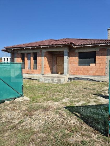 Casa in rosu cu 1500 mp teren - 9