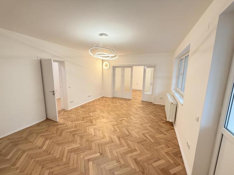 Apartament la parter ideal birou in Plopilor - 1