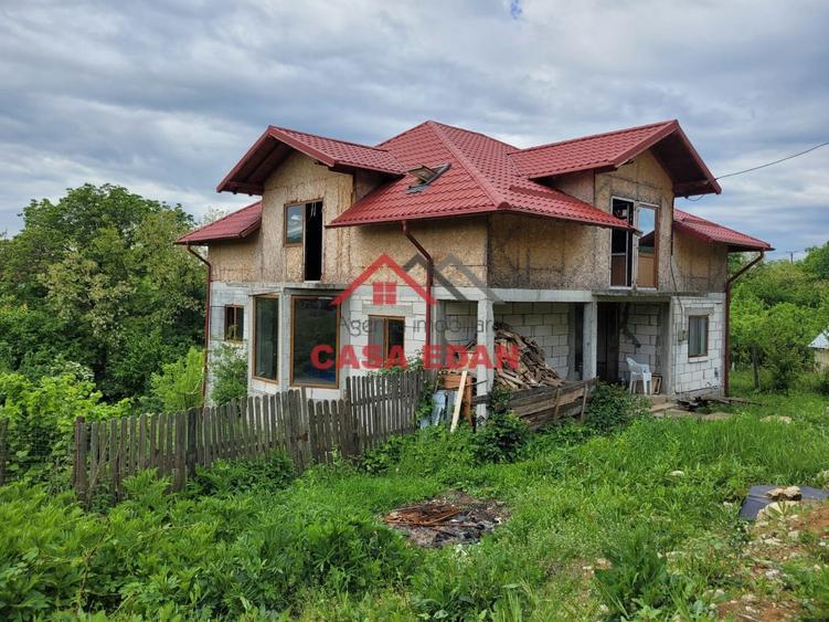 Casa 2010 in Scorteni 7 camere teren 1222mp 62.000e - 2